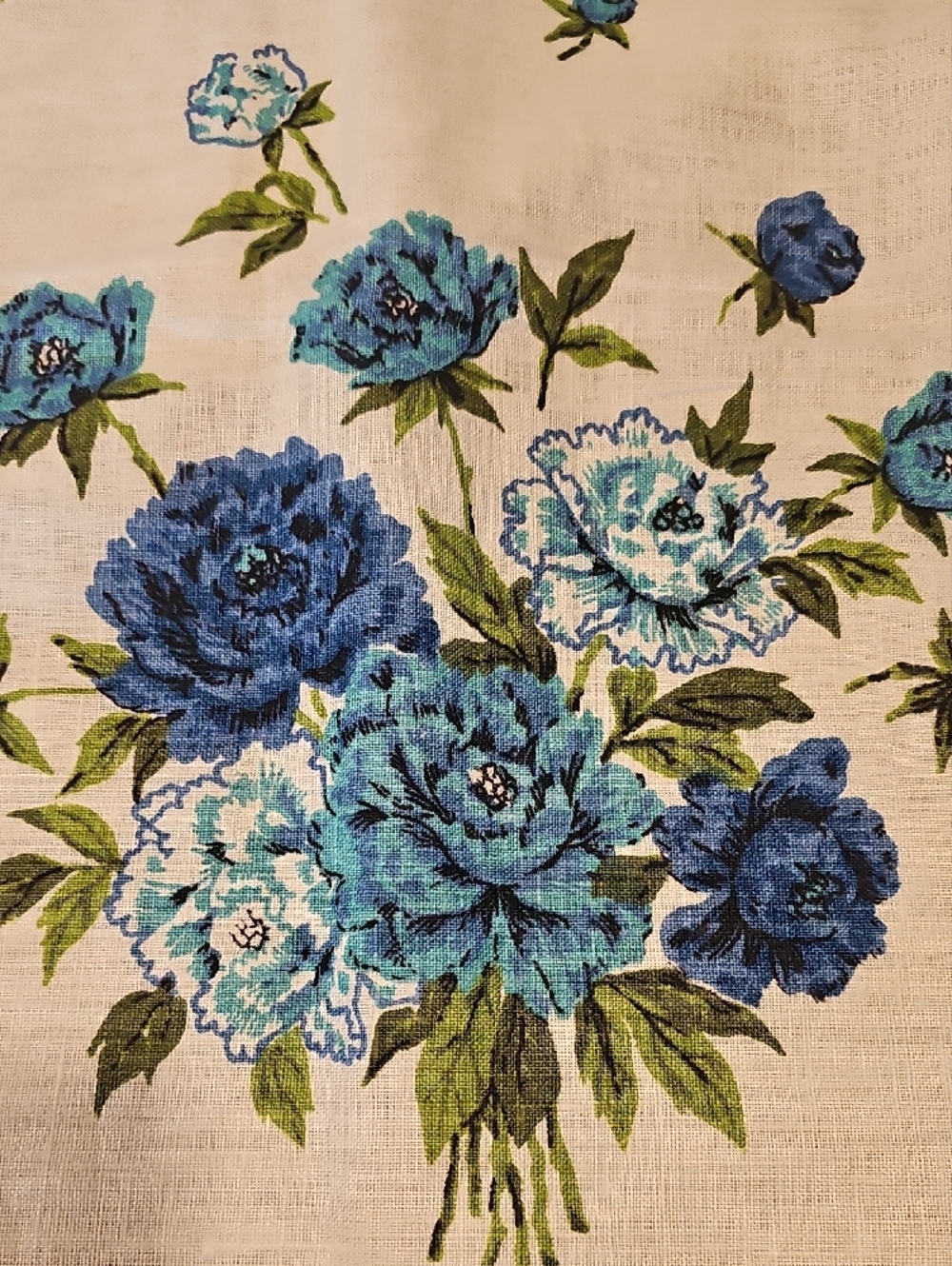 Mcm Floral Tablecloth - Classic Linen-Style Dining Accent - Picture 6 of 7